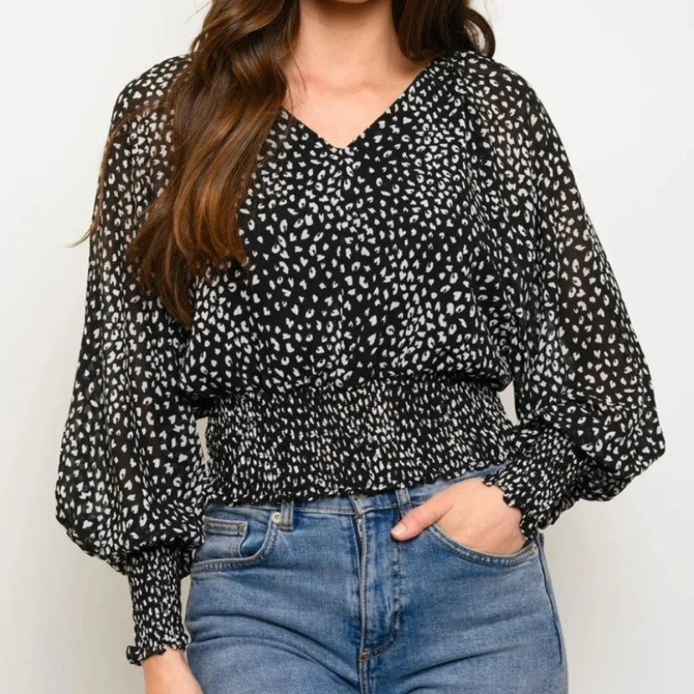 WOMEN'S SMOCKED LOND DOLMAN SLEEVE V-NECK TOP - Picture 1 of 3